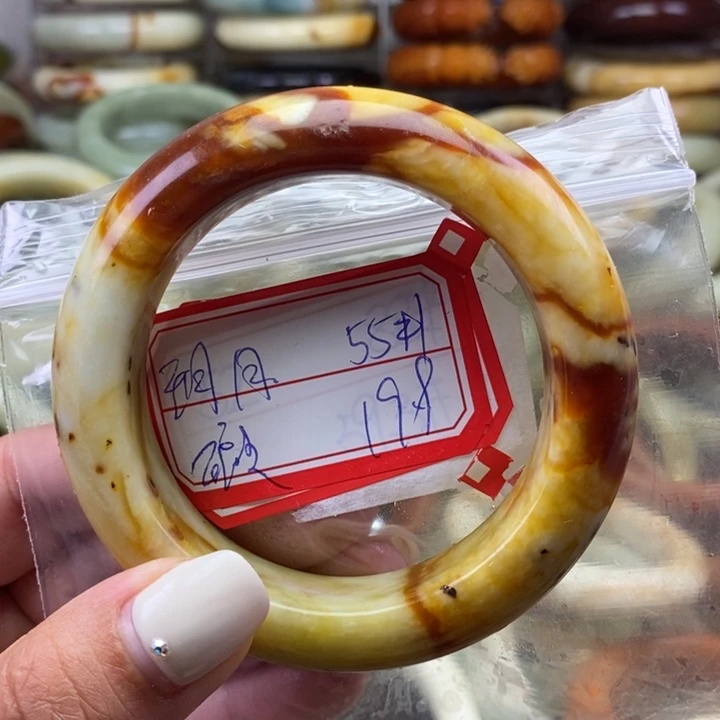 蛇纹石玉未镶嵌颈饰玥*