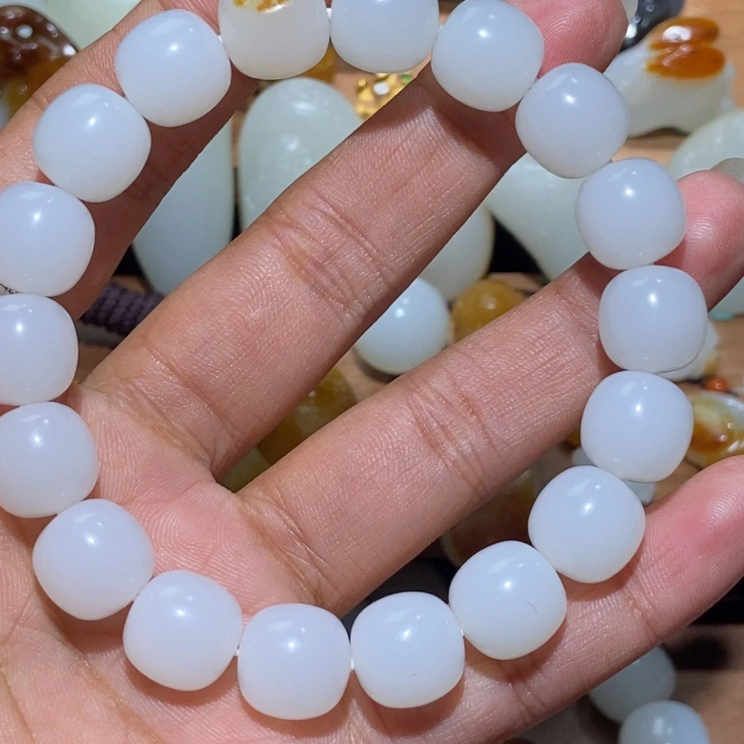 紫***号和田玉未镶嵌颈饰