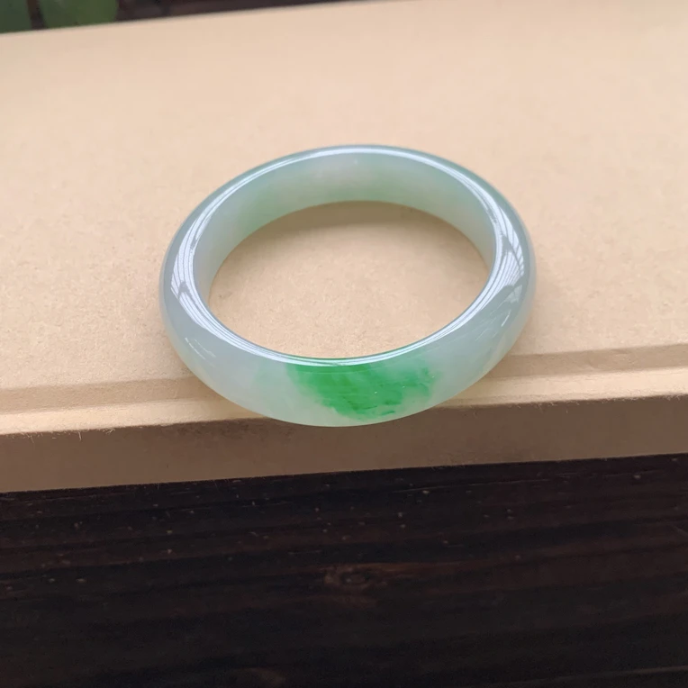 冰透细腻辣阳绿手镯，85000圈口51.5-11.5-7.8，天然翡翠缅A小纹