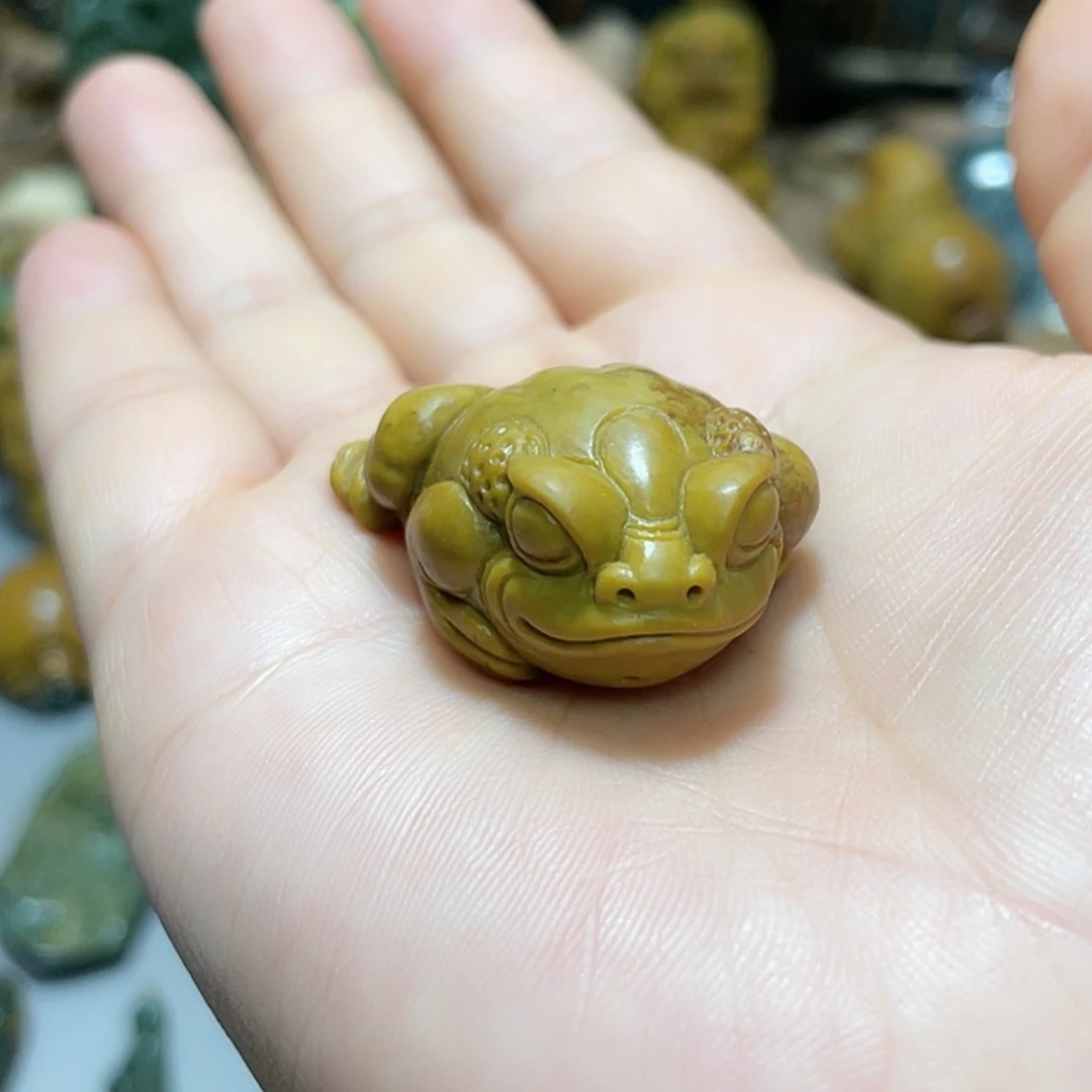 【闪购商品】未镶嵌岫岩河磨玉（透闪石质玉）挂件✨**?