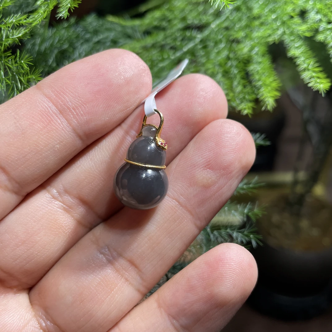 青海料和田玉18k金镶嵌葫芦吊坠烟紫紫罗兰白玉女士气质时尚