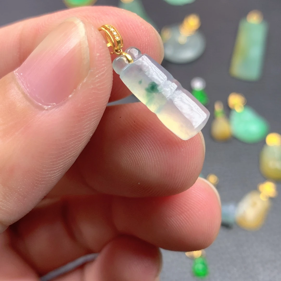 【闪购商品】颈饰18K金镶嵌翡翠翡翠