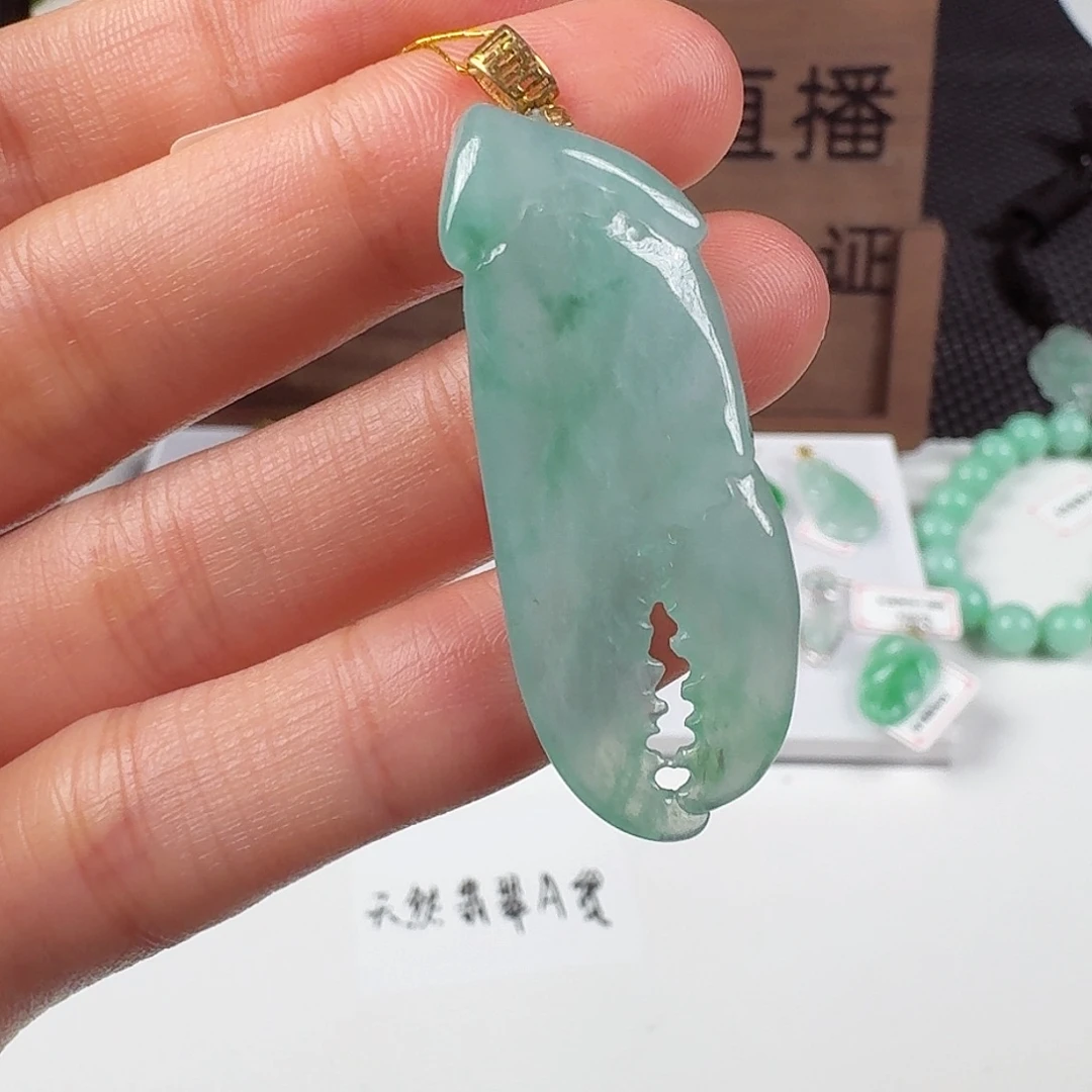 翡翠18K金镶嵌颈饰