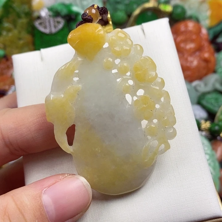 翡翠未镶嵌吊坠(赠链)