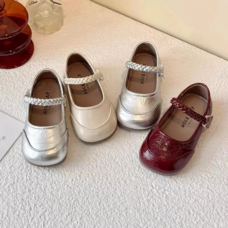 韩版童鞋2025春季新款儿童皮鞋复古软底女童鞋时尚方口鞋小童鞋潮