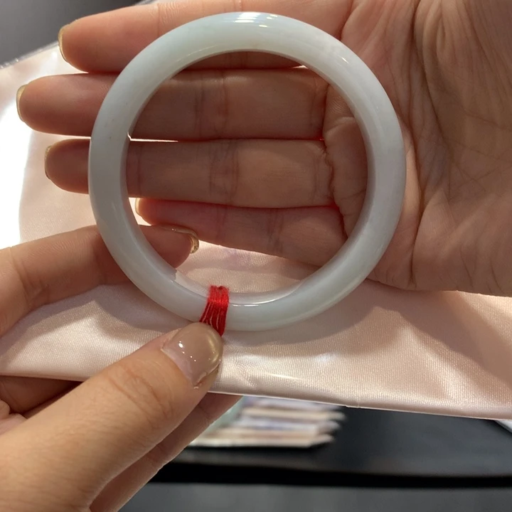 蒲***定翡翠未镶嵌手镯买断