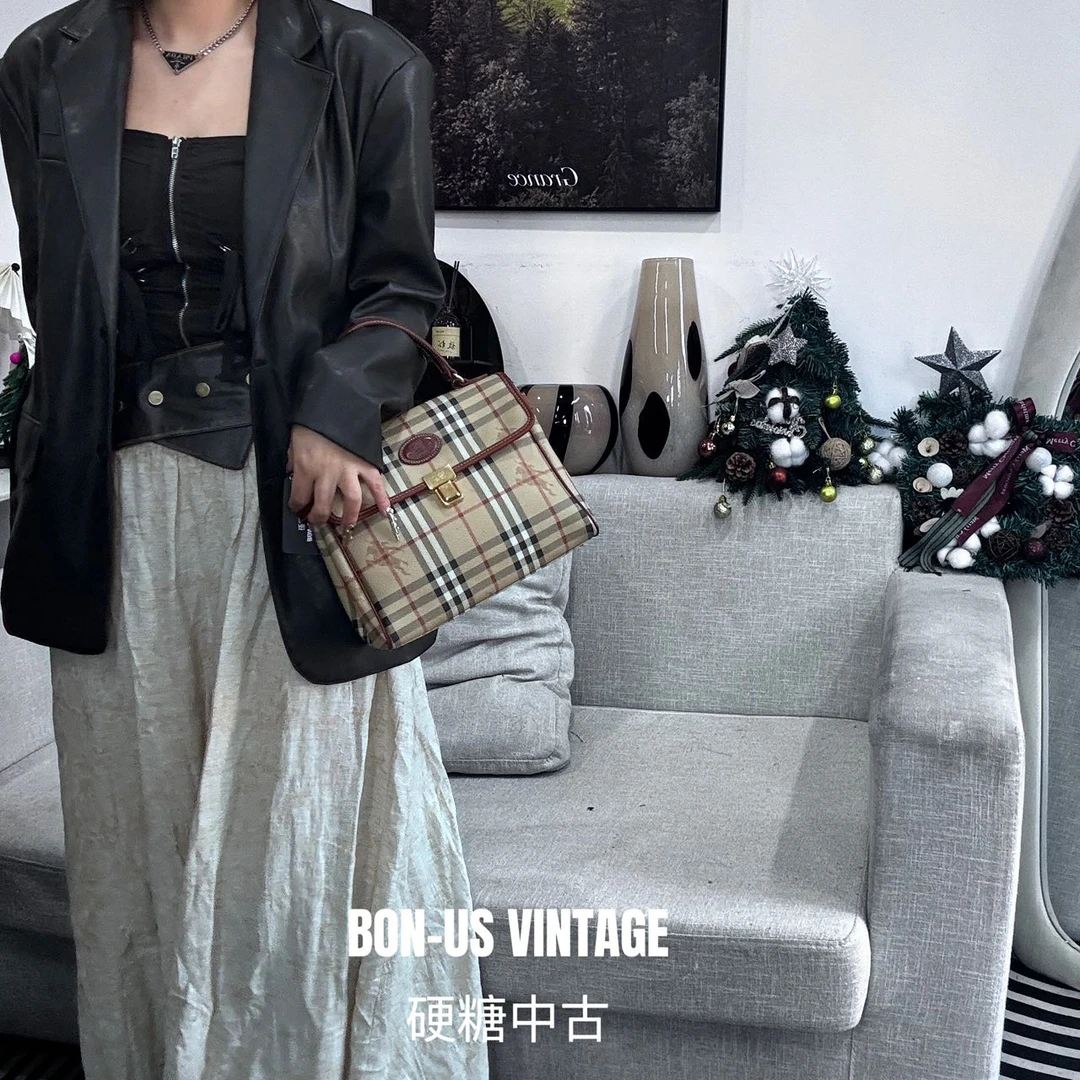 95新 BURBERRY/博柏利 8613371/英伦格凯莉包配皮换新