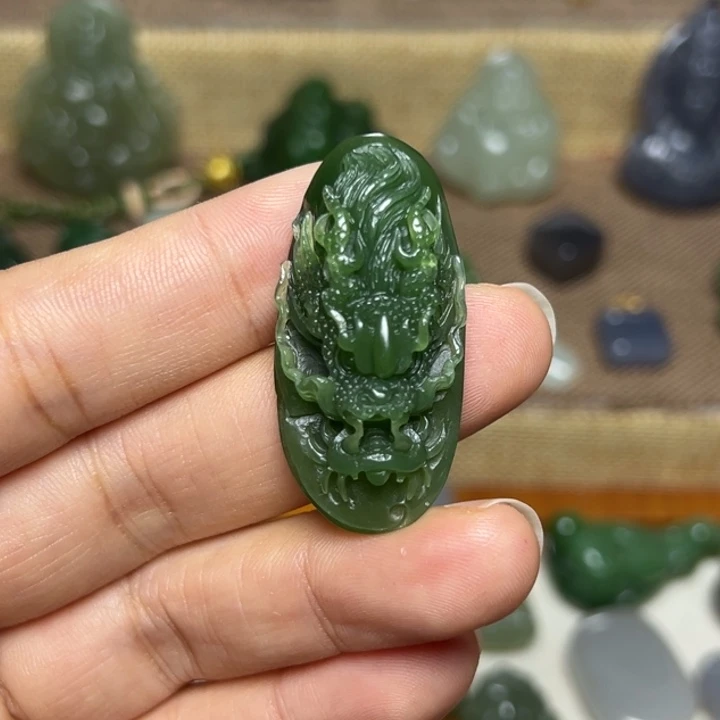 和田玉未镶嵌颈饰