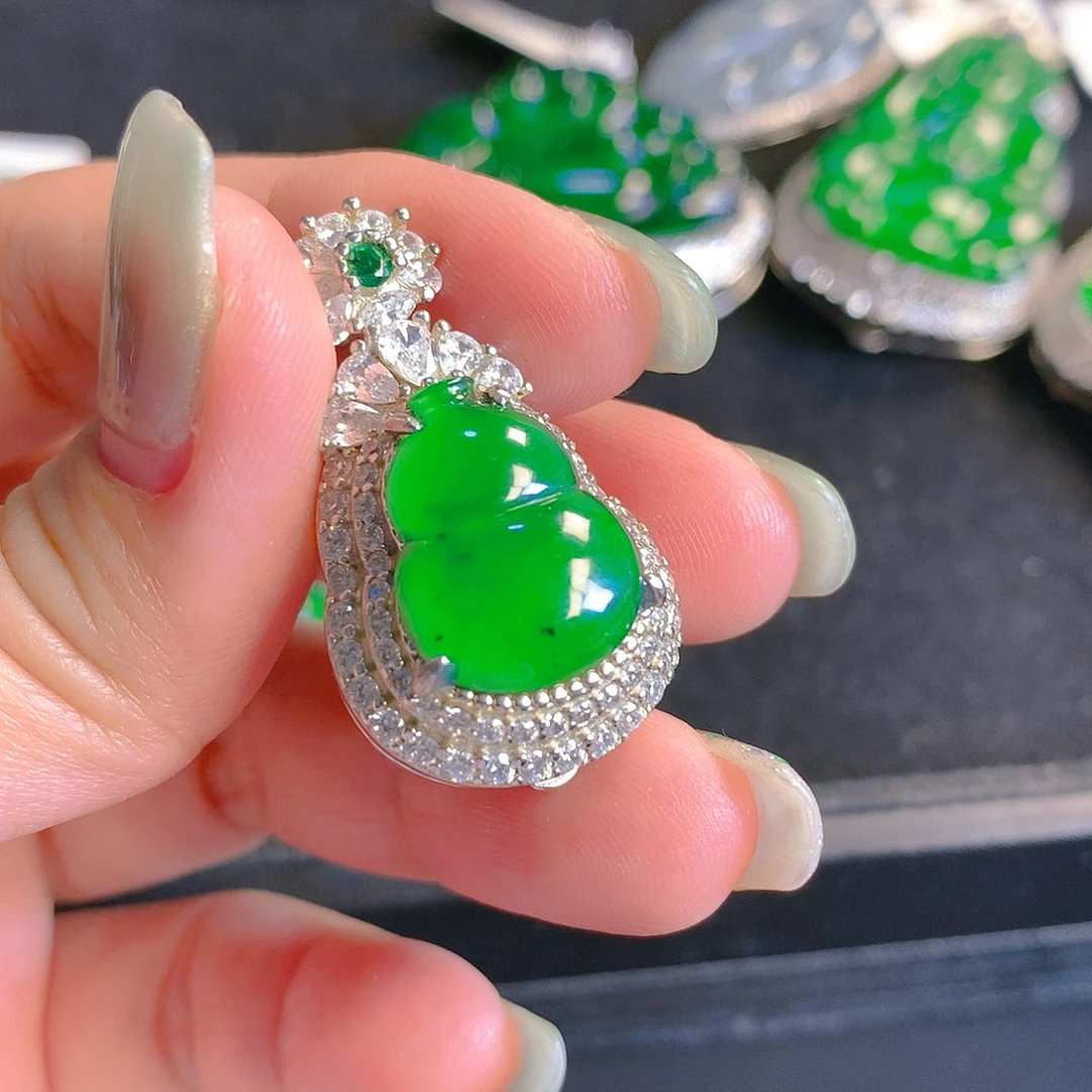 翡翠颈饰银S925镶嵌翡翠