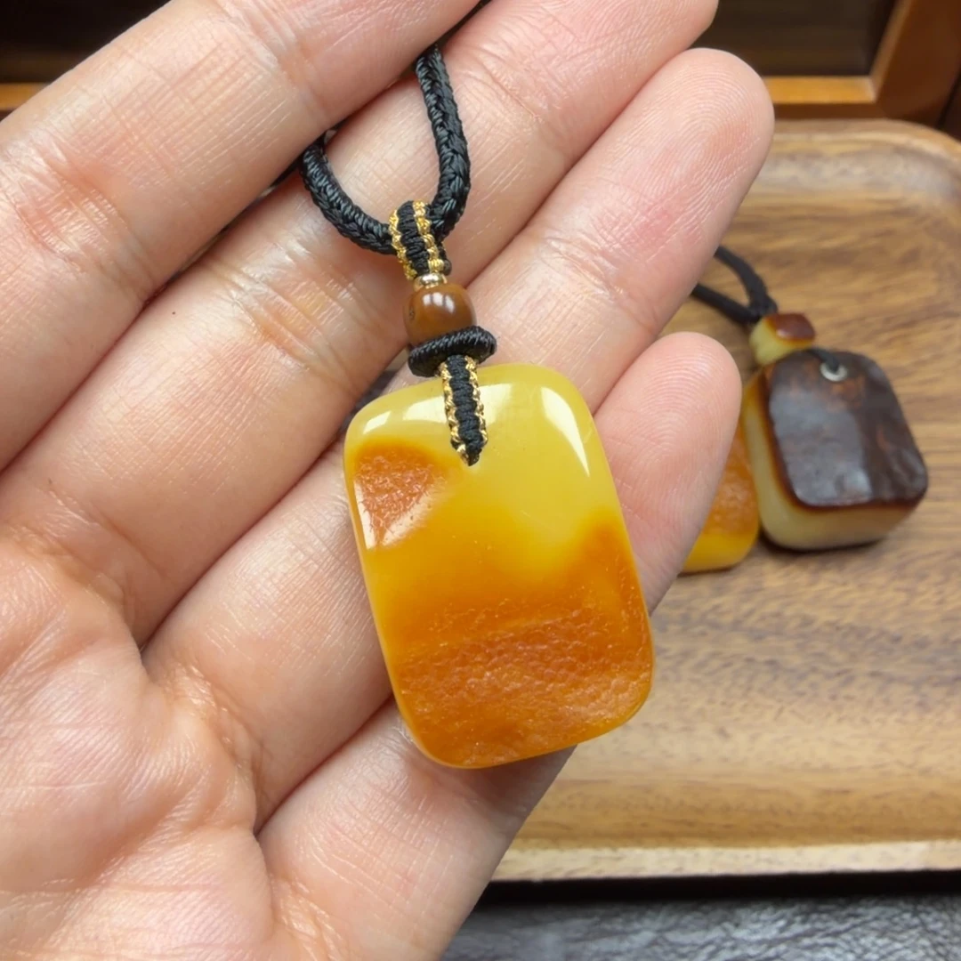 琥珀未镶嵌吊坠(赠链)