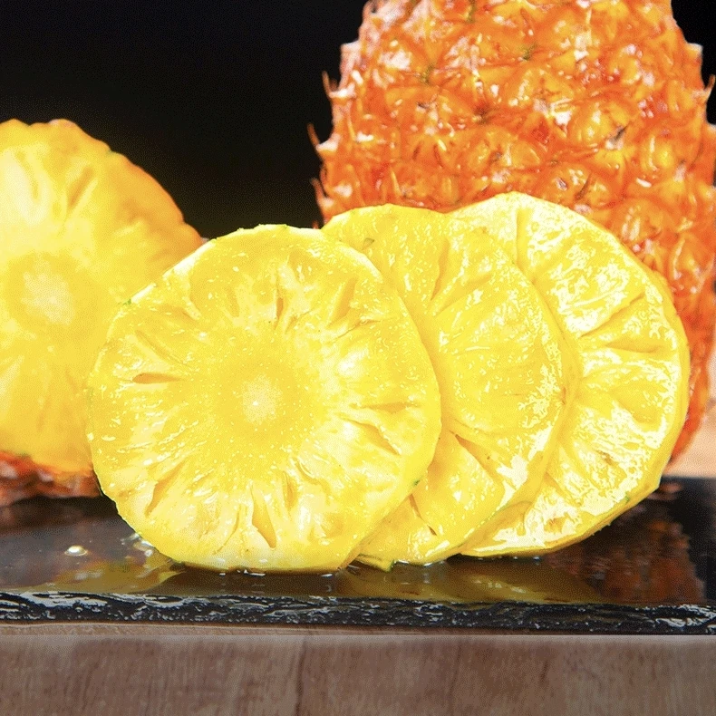 湛江徐闻 金钻凤梨树上熟新鲜水果应当季