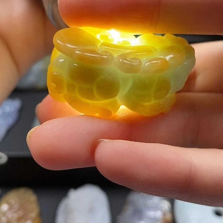 翡翠未镶嵌颈饰翡翠首饰