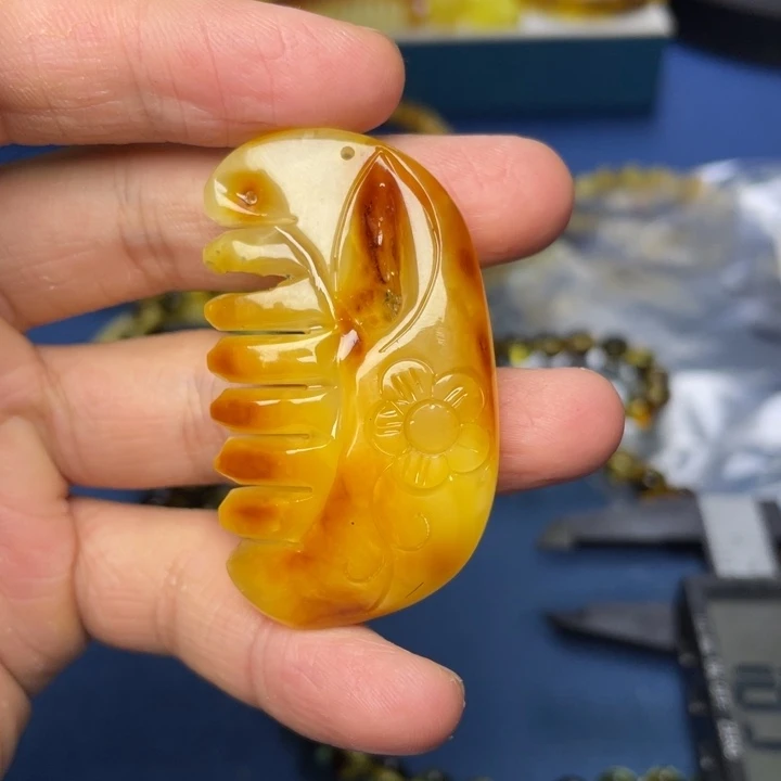 未镶嵌琥珀珠宝奇石