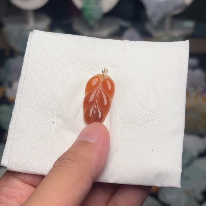 翡翠18K金镶嵌颈饰吊坠