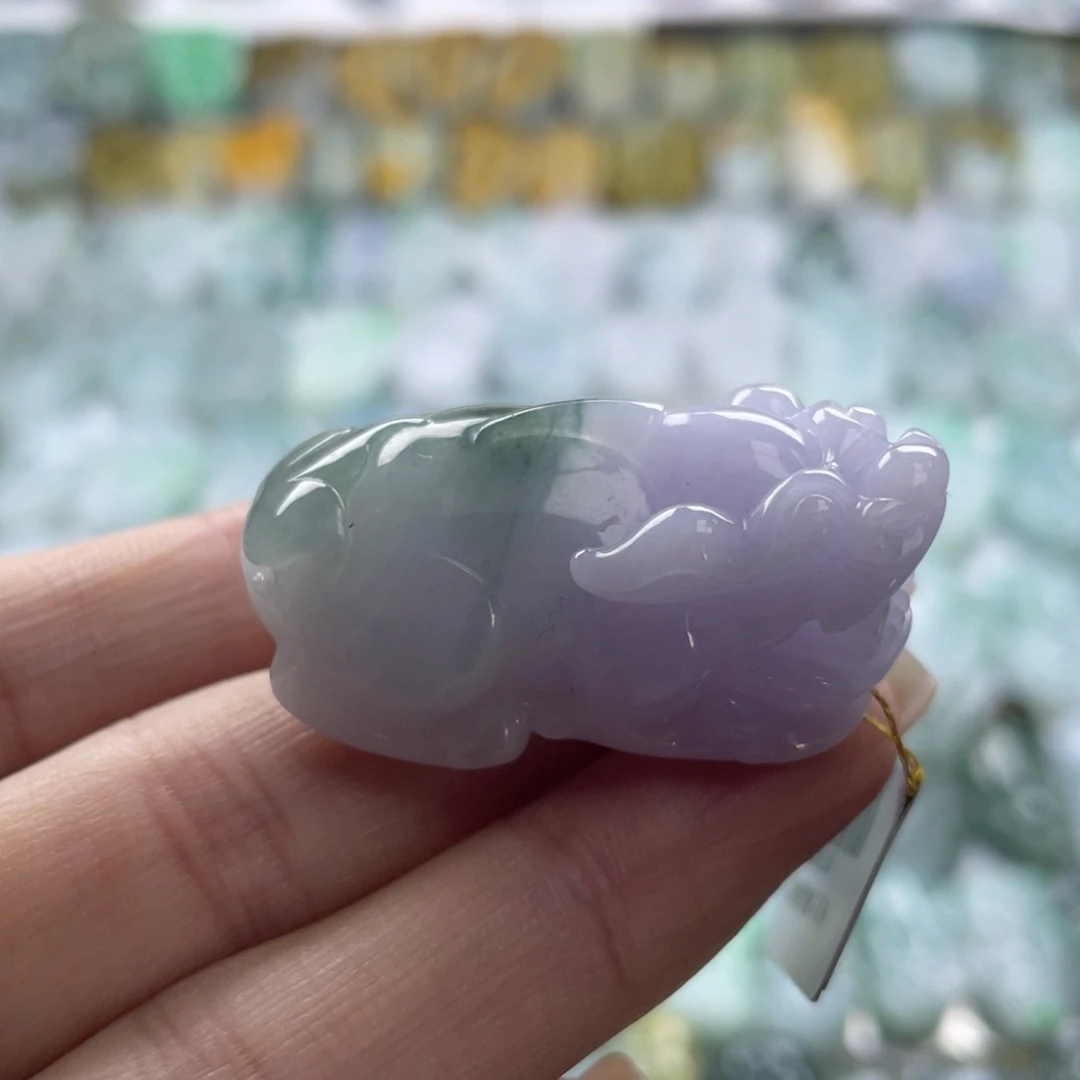 翡翠未镶嵌颈饰貔貅