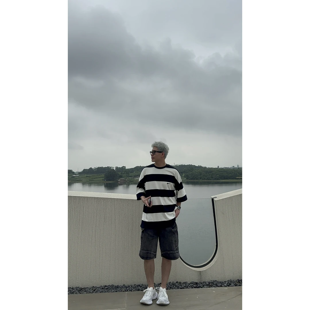 【弘方】2025夏季新款时尚潮流黑白条原创设计师款短袖男装T恤