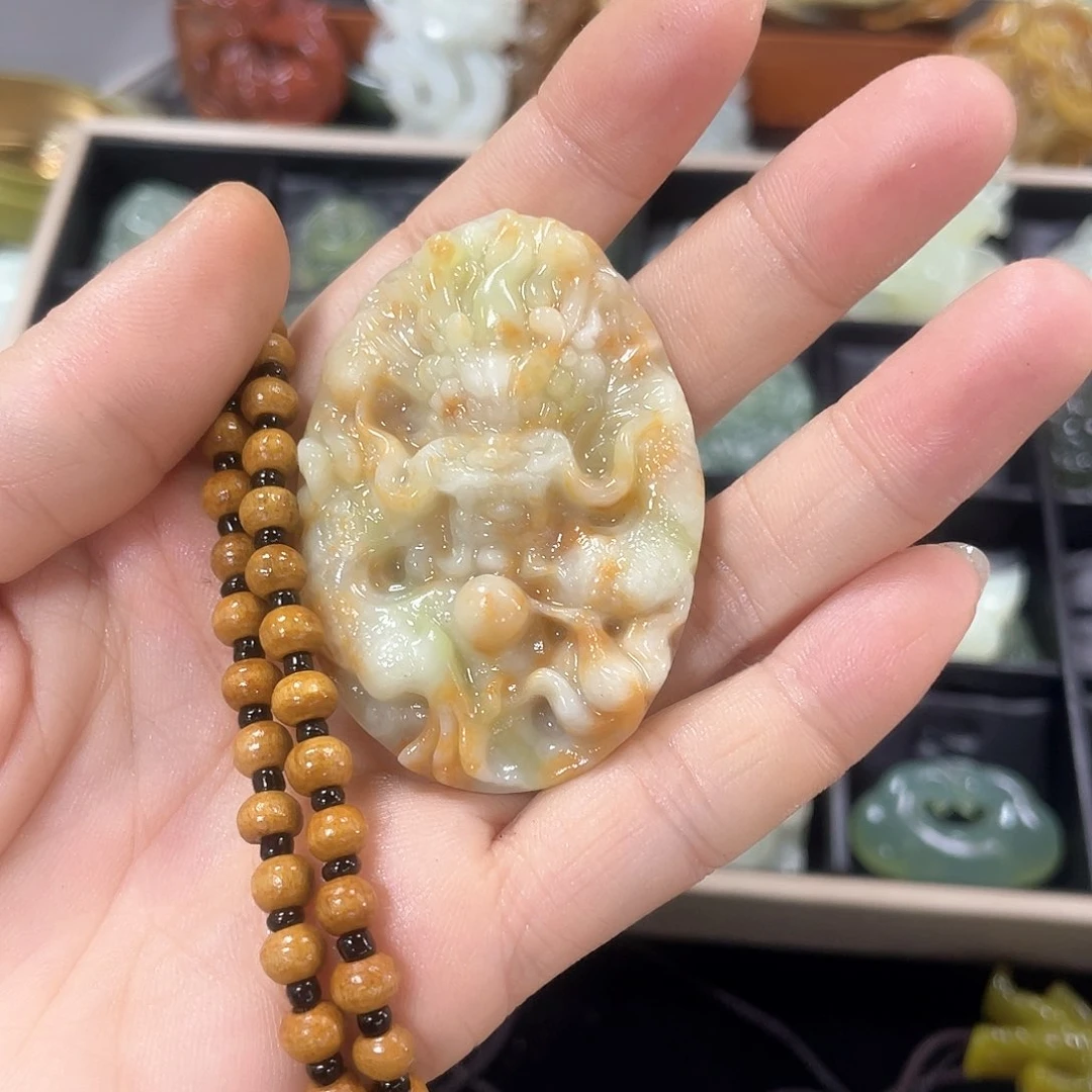 蛇纹石玉颈饰未镶嵌