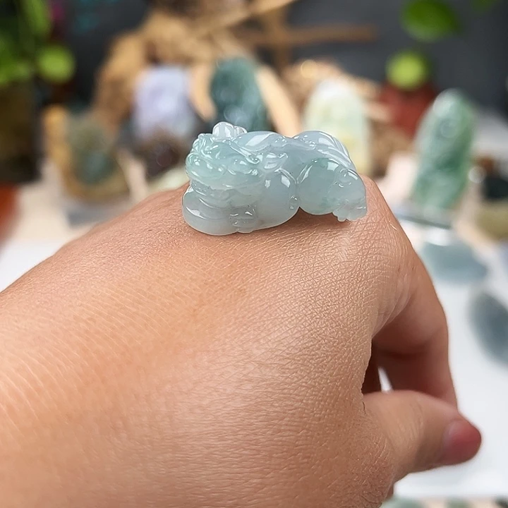 翡翠未镶嵌颈饰貔貅