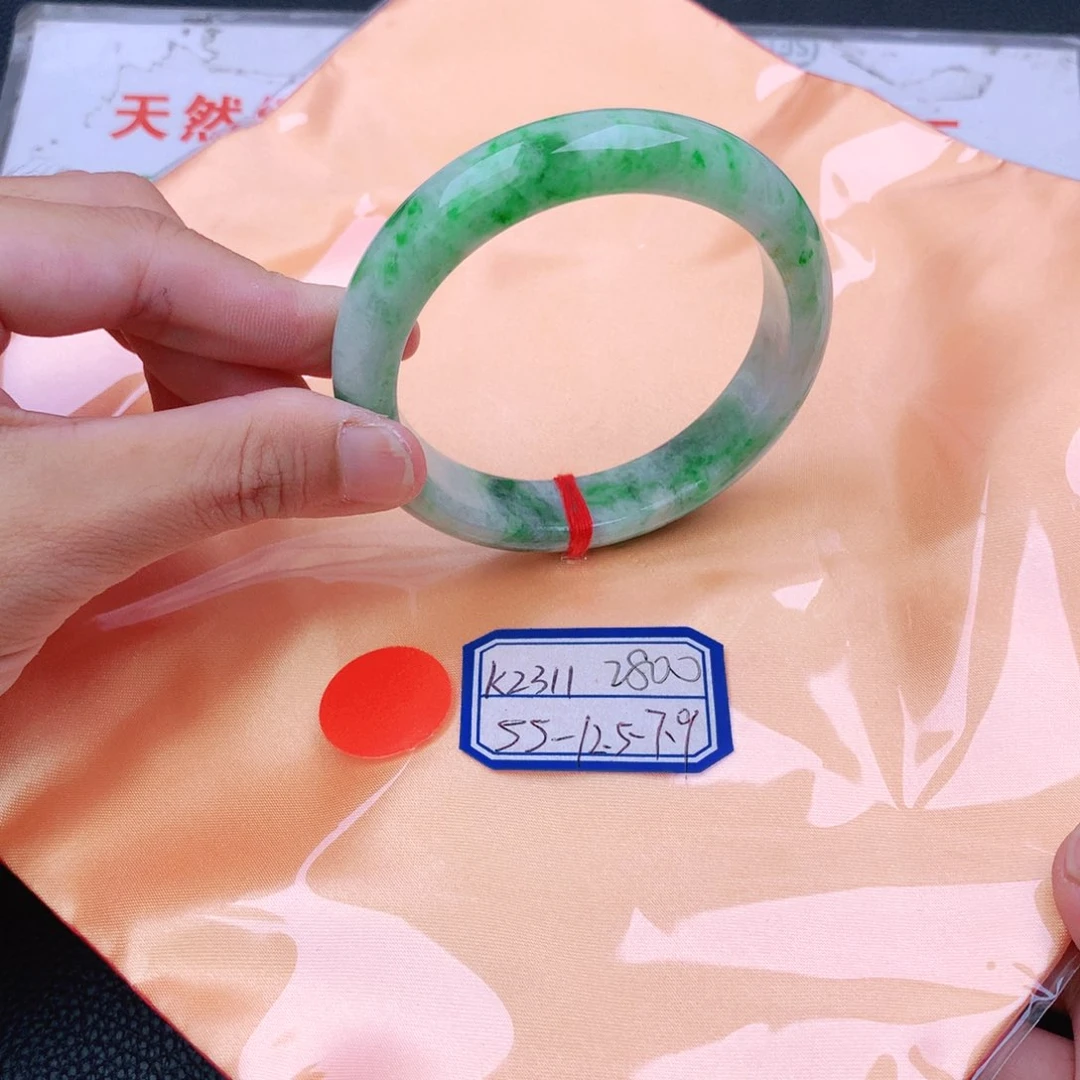 翡翠手镯未镶嵌我