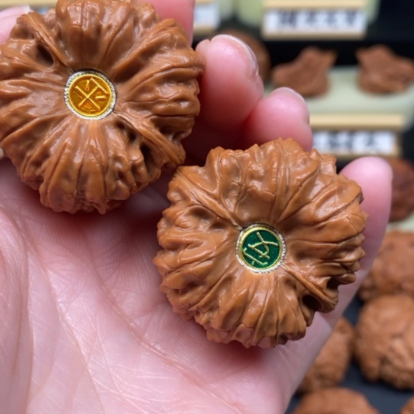 【闪购商品】文玩核桃吊坠小**学奥迪