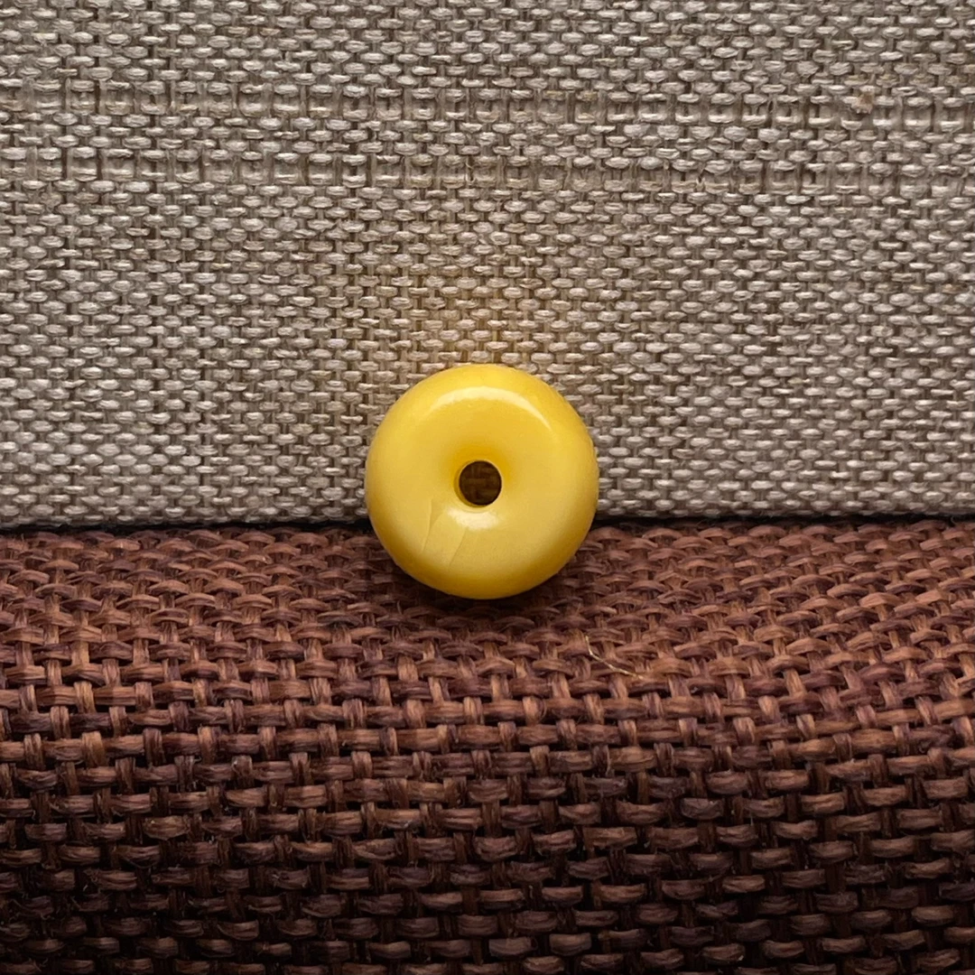 编号10.28小年份老蜜蜡墩子老蜜蜡珠子0.86克尺寸11.7×9毫米