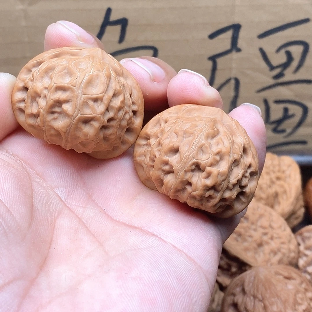 文玩核桃把件宫灯…………………………