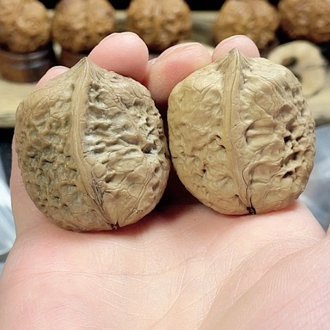 文玩核桃把件半壁带彩37