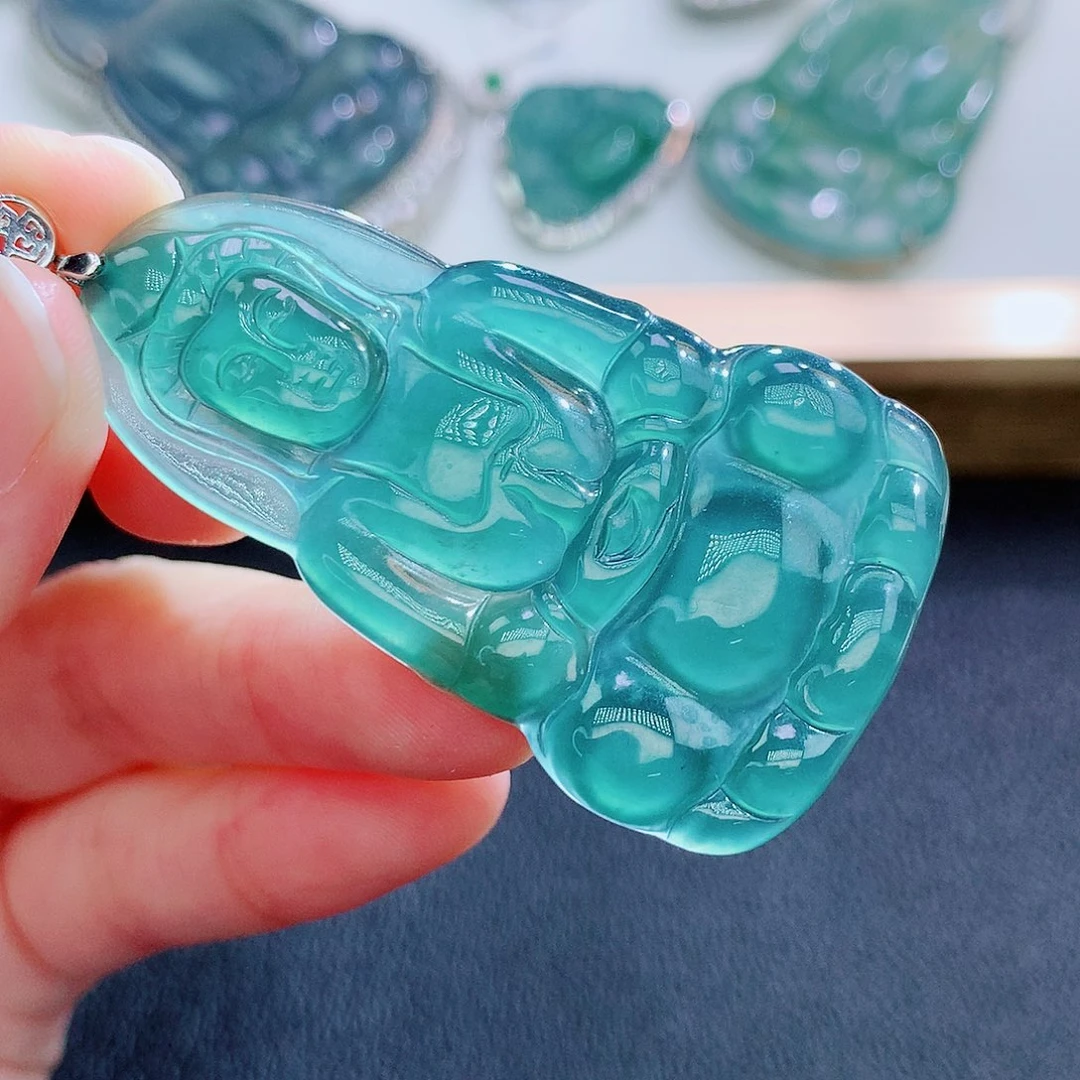 翡翠挂件未镶嵌翡翠