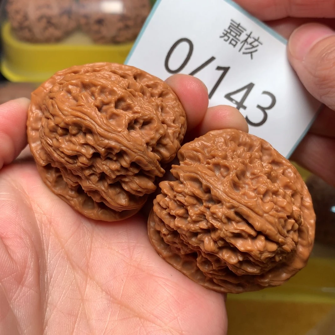 文玩核桃把件红皮炮弹南疆石42