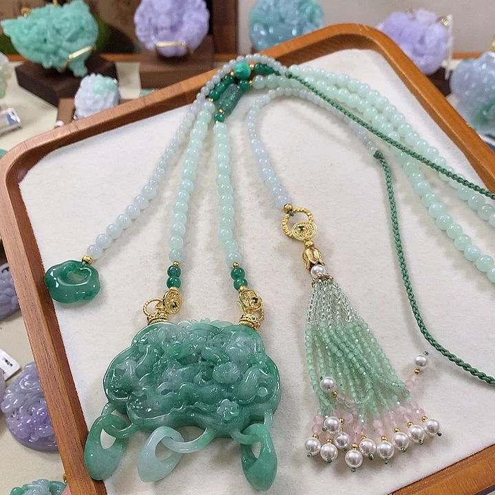 翡翠未镶嵌颈饰翡翠吊坠