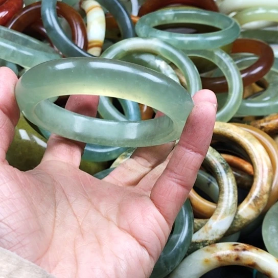 蛇纹石玉手镯未镶嵌D****u