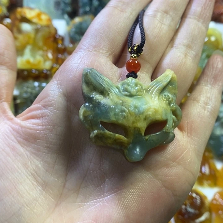 蛇纹石玉未镶嵌颈饰