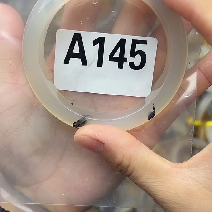 忠***芬玛瑙/玉髓未镶嵌手镯145