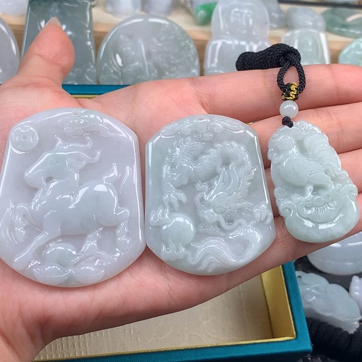 颈饰未镶嵌翡翠生肖牌吊坠