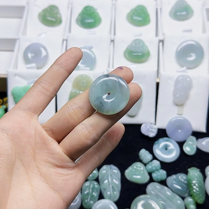 奕***翡翠未镶嵌颈饰翡翠