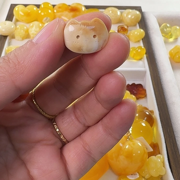 琥珀未镶嵌吊坠(不含链)猫咪