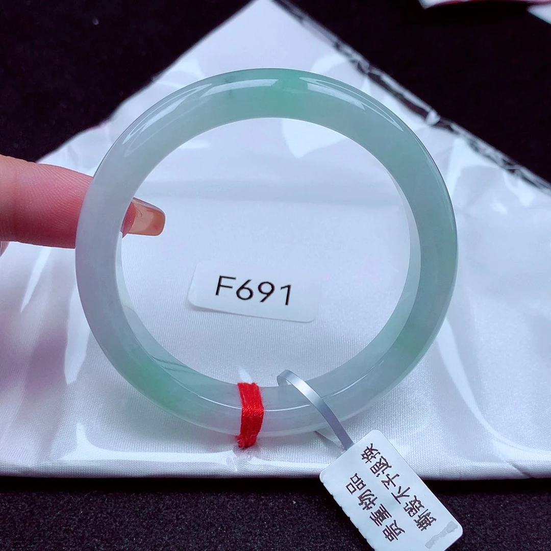 翡翠手镯未镶嵌天然缅甸