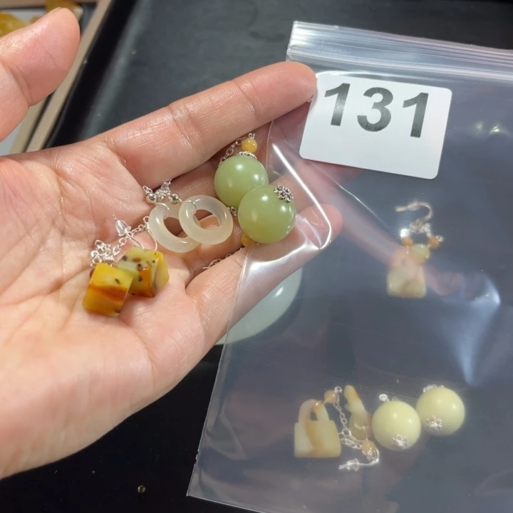 蛇纹石玉耳饰未镶嵌陇****坊