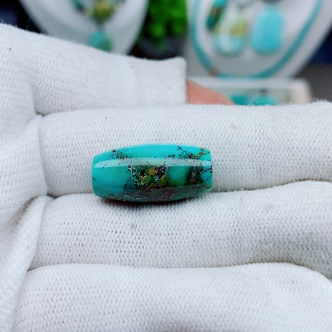 绿松石未镶嵌颈饰