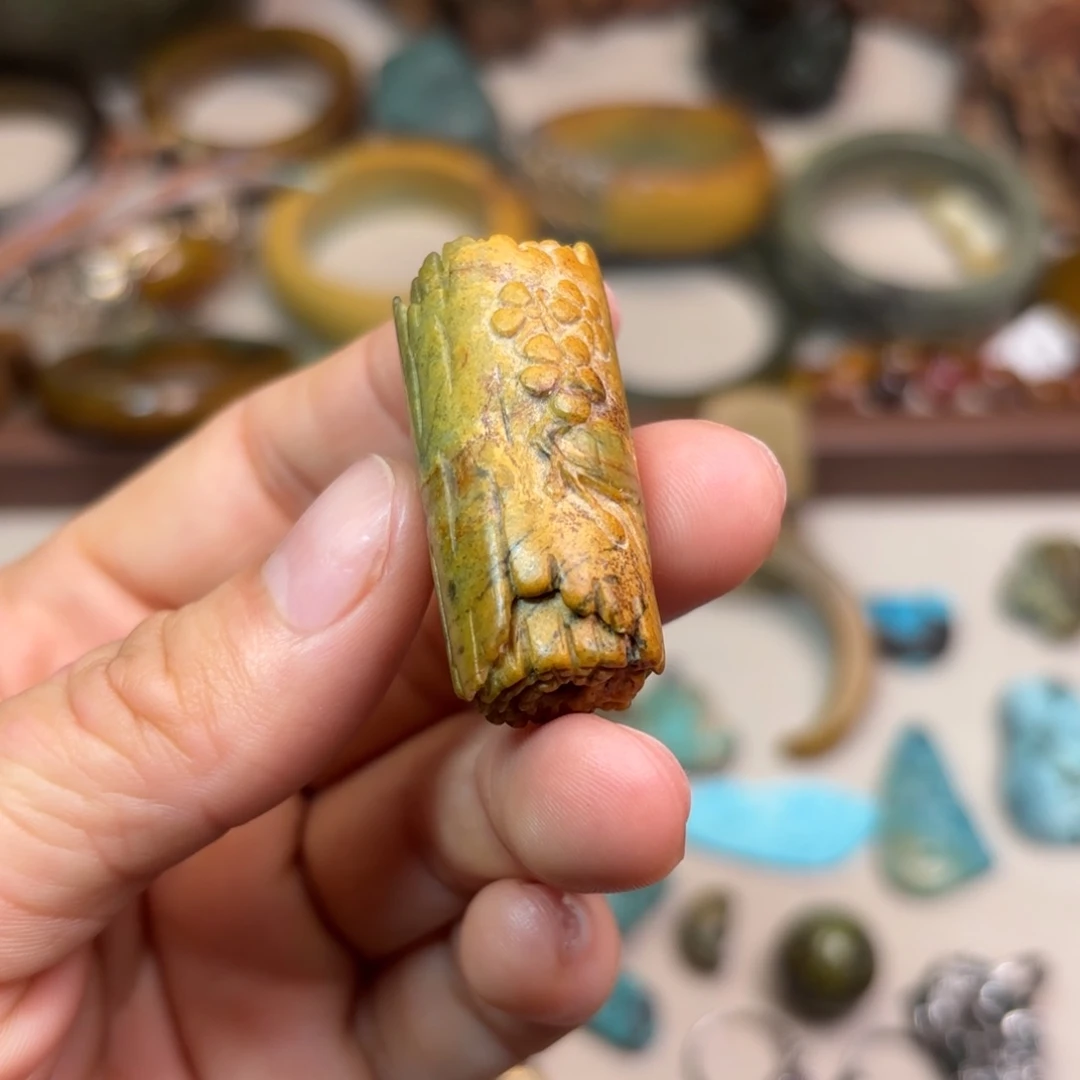 岫岩河磨玉（透闪石质玉）颈饰未镶嵌满*