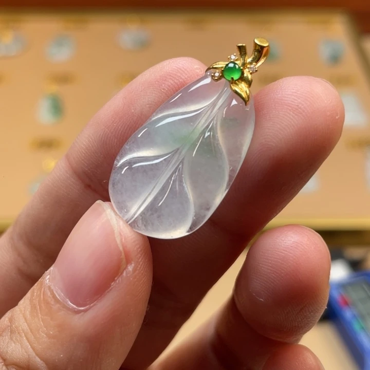 翡翠18K金镶嵌颈饰叶子