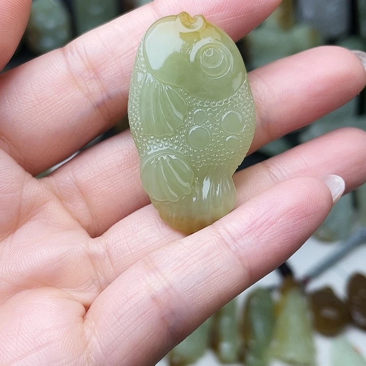 阿***影和田玉未镶嵌颈饰