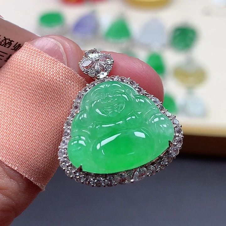 翡翠18K金镶嵌颈饰