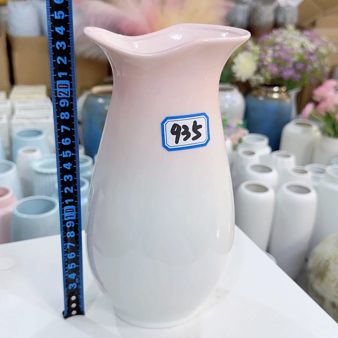 935号陶瓷高24厘米瑕疵一个