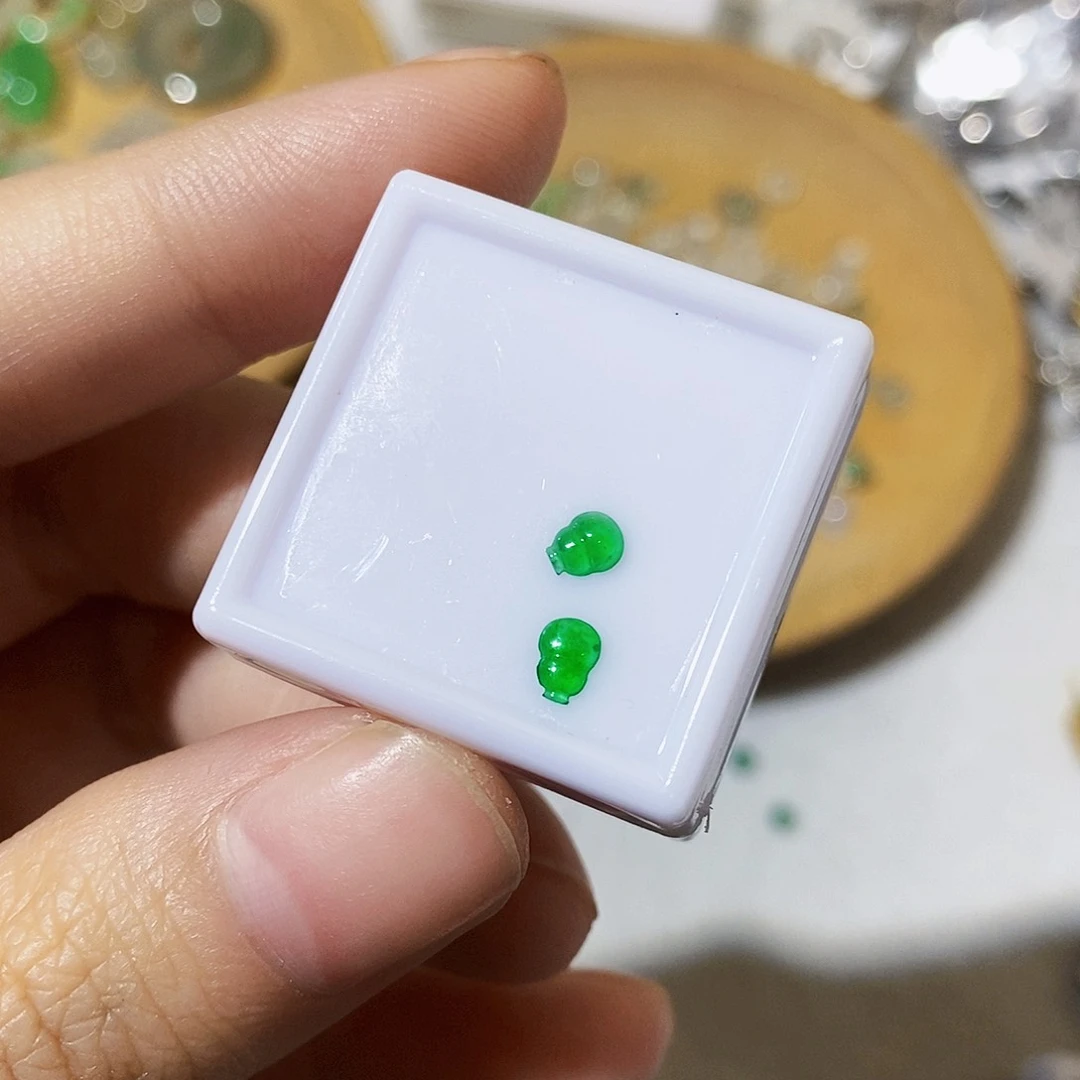 翡翠未镶嵌颈饰格翡翠