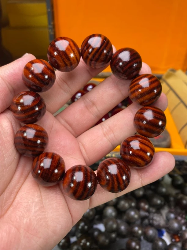 海南黄花梨2.0爆满虎皮水波满纹文玩好物