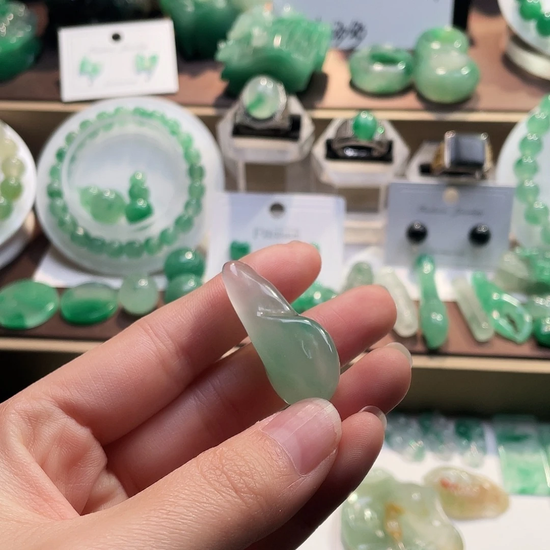 石英质玉未镶嵌吊坠