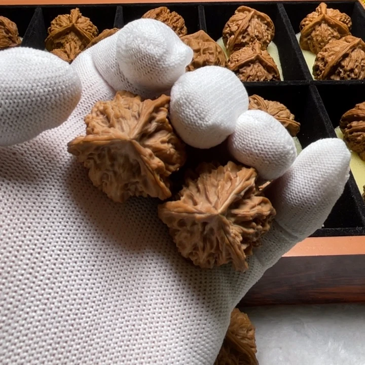 把件桃核盘山三棱