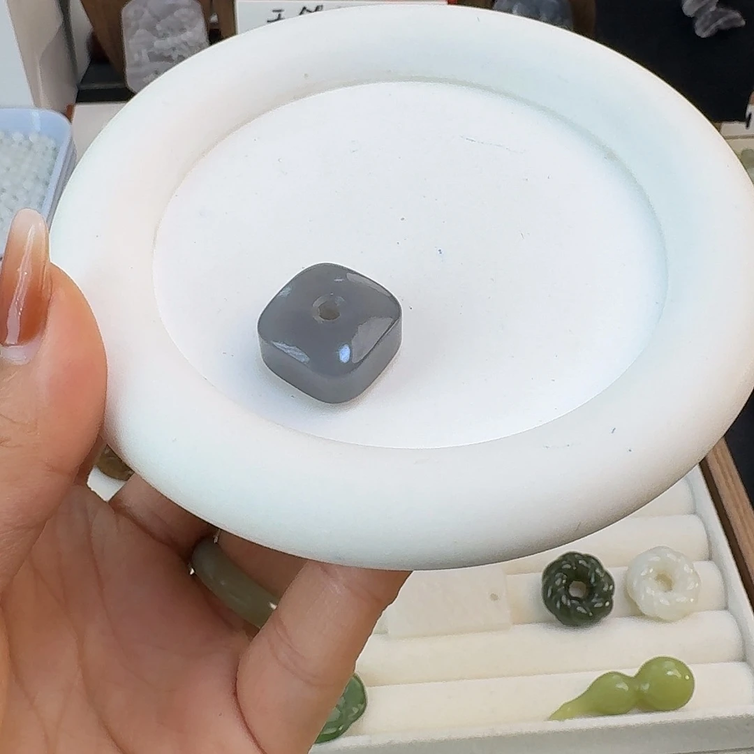 星***里和田玉未镶嵌珠宝半成品