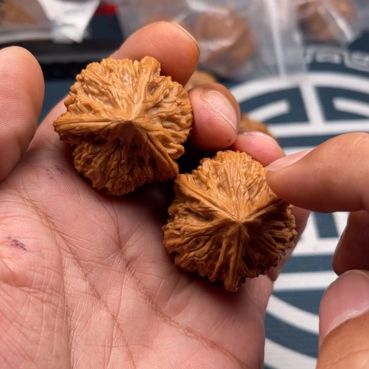 文玩核桃吊坠胡*三棱